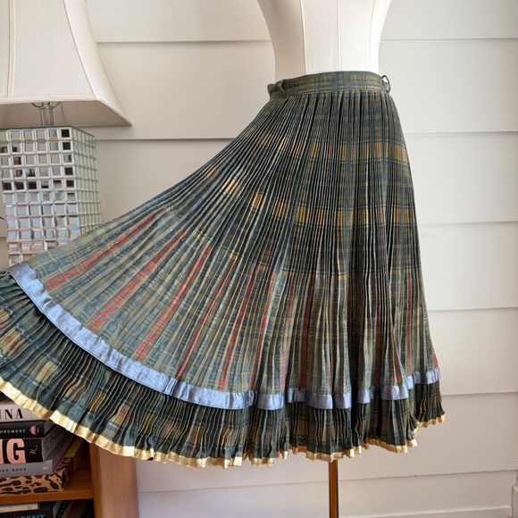 Vintage Antonella MGA Accordion Pleated Skirt made in Italy 26” waist - Picture 5 of 5